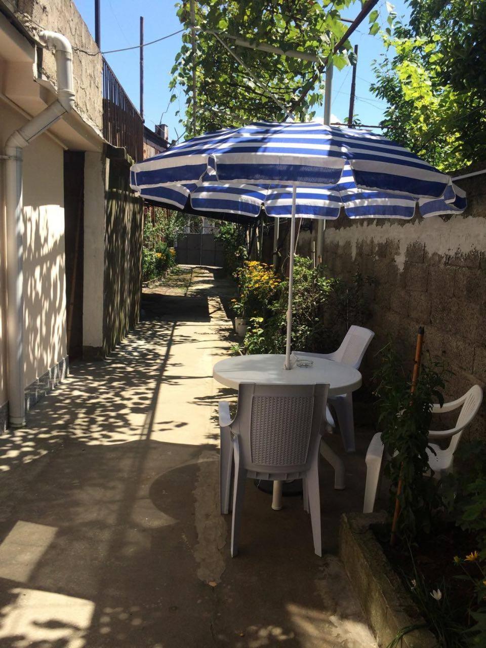 Batumi Guesthouse 28A Eksteriør billede