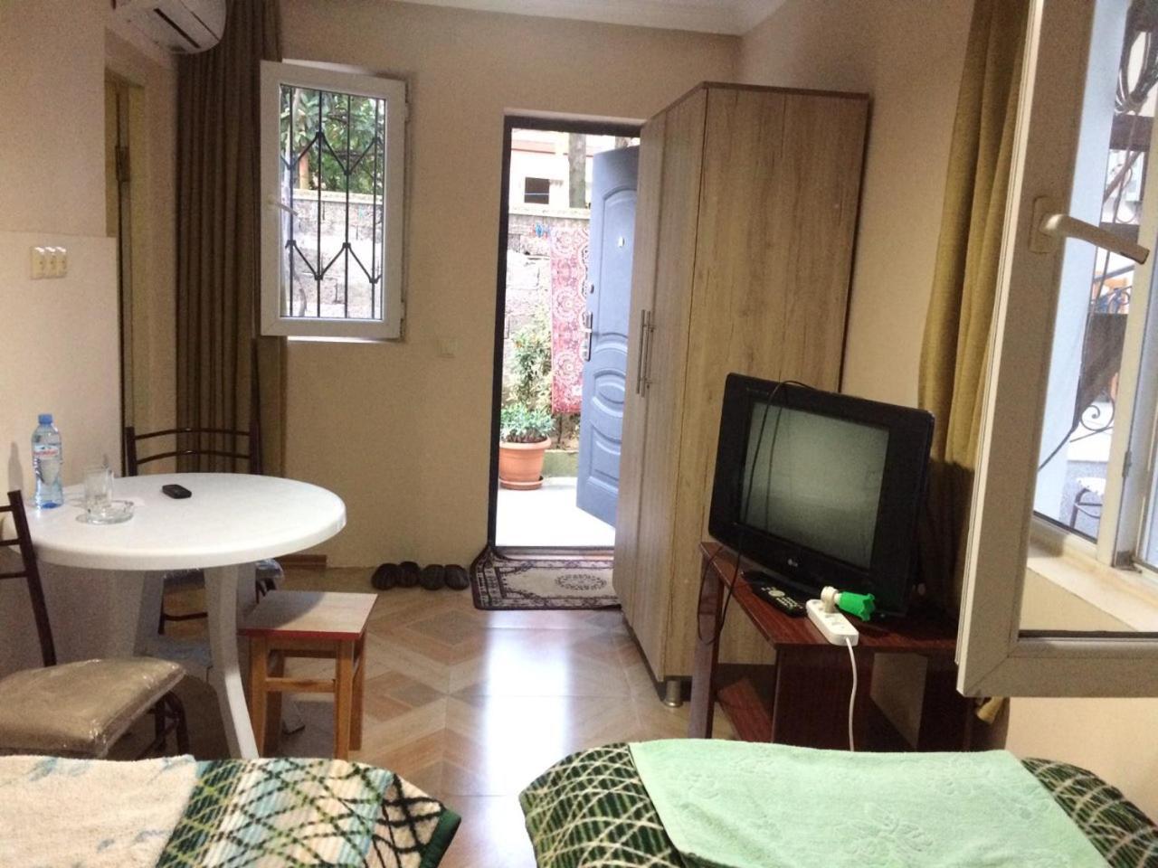 Batumi Guesthouse 28A Eksteriør billede